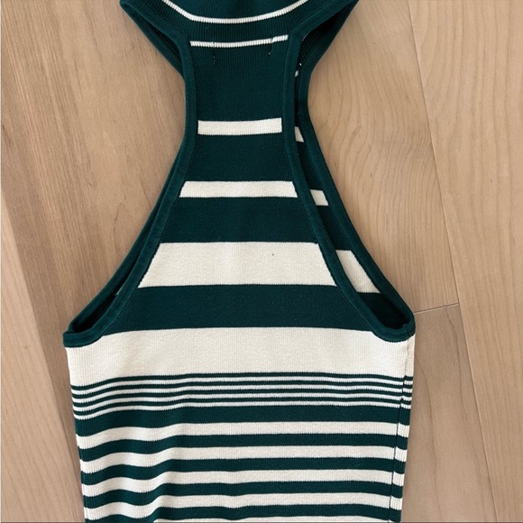 Glasson’s Turtle Neck Cutout Crop Top - Picture 2 of 3